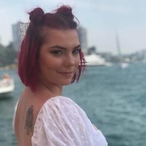 Meet your Posher, Mia